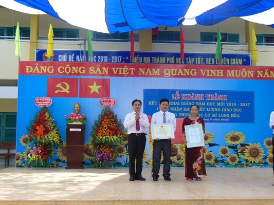  Một số hình ảnh lễ đón nhận giấy chứng nhận kiểm định chất lượng giáo dục năm học 2014-2015